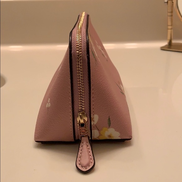Coach Daisy Cosmetic Case 💐 - Picture 2 of 6